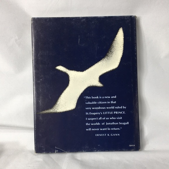 Jonathan Livingston Seagull by Richard Bach - Picture 2 of 9
